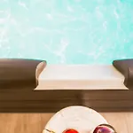 公寓 Sunlight Ornos Suites, Private Hot Tub